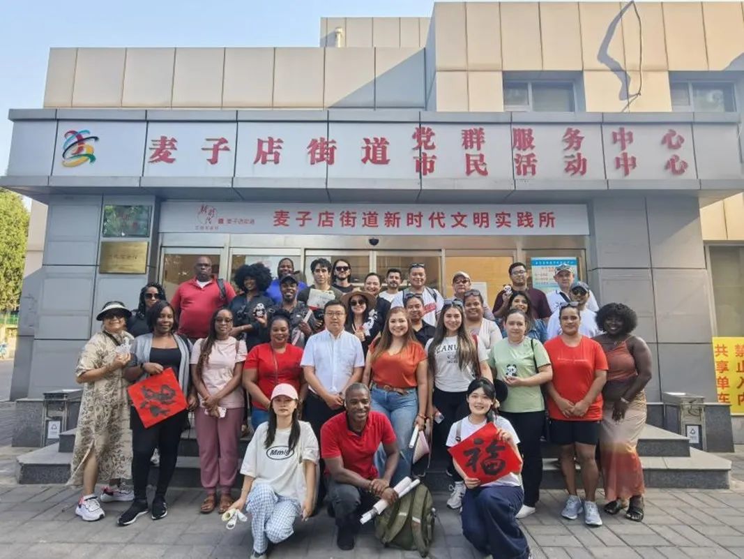 在交流中促进心灵相通  外国学员与社区居民共庆首个文明对话国际日