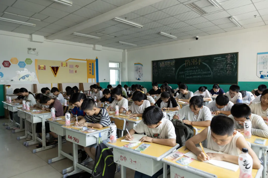 一个饮料瓶变四支笔，元气森林联合得力打造环保文具