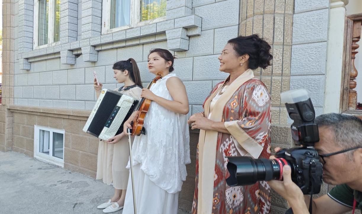 石榴花开 籽籽同心|哈尔墩社区：多民族共居共乐 绽放民族团结之花
