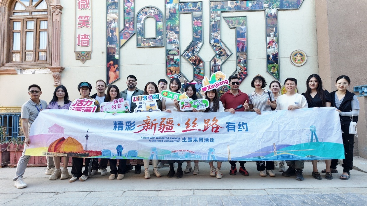 丝路古城文商涌新篇，戈壁沙漠披绿焕活力：采风团探新疆三地尽览多元发展新图景