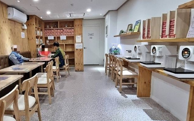 应对“孤独问题”，韩国首尔推出“暖心便利店”