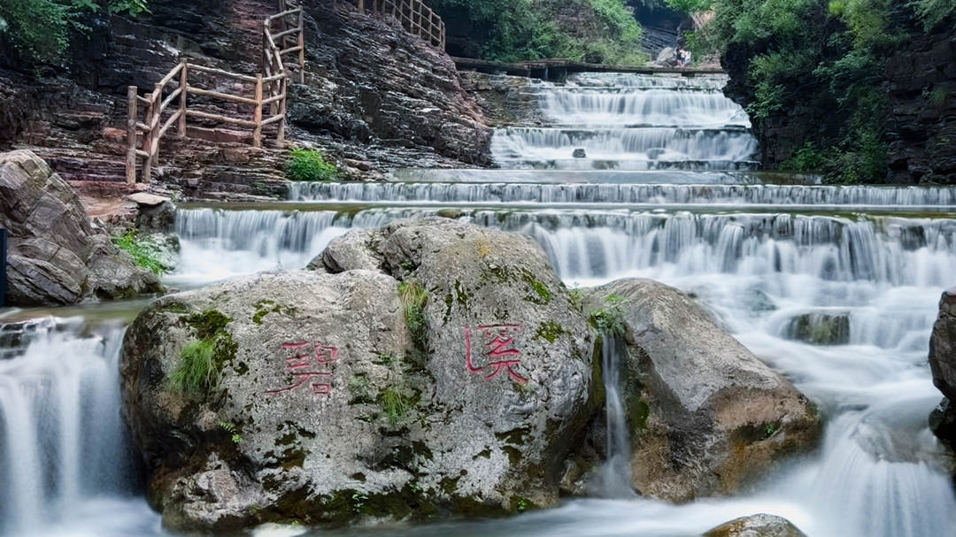 河南太行大峡谷：夏日飞瀑美如画