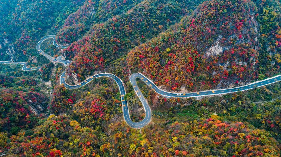 “云端公路”入画来 河南鲁山石林路带火乡村游