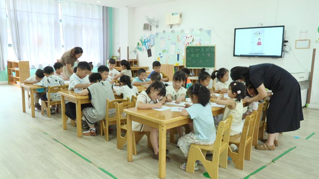 河南项城：爱心托管班“托”出缤纷假期