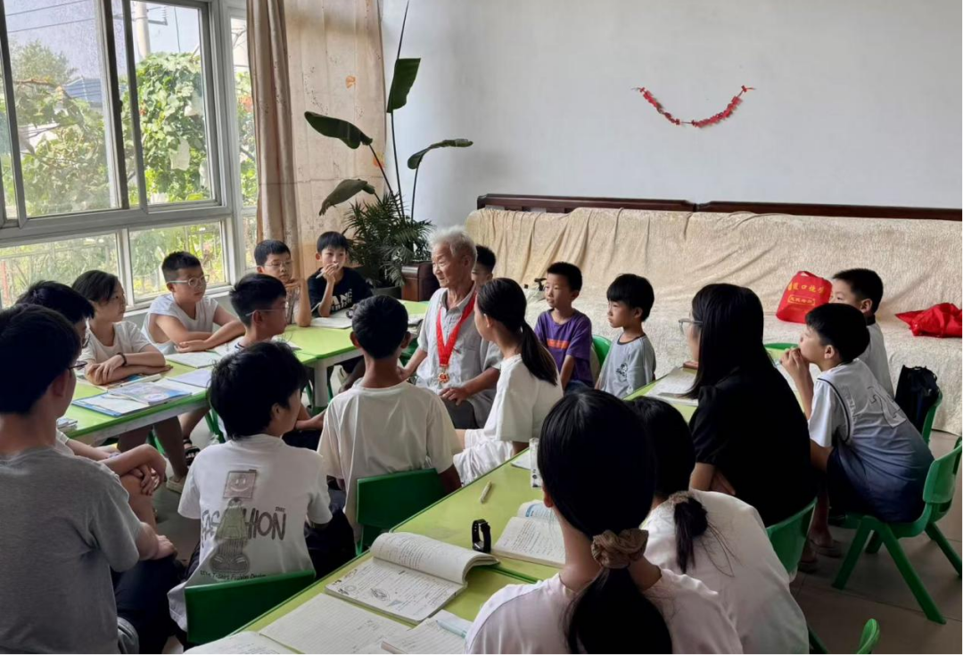 河南襄城:“七彩假期”温暖青少年成长