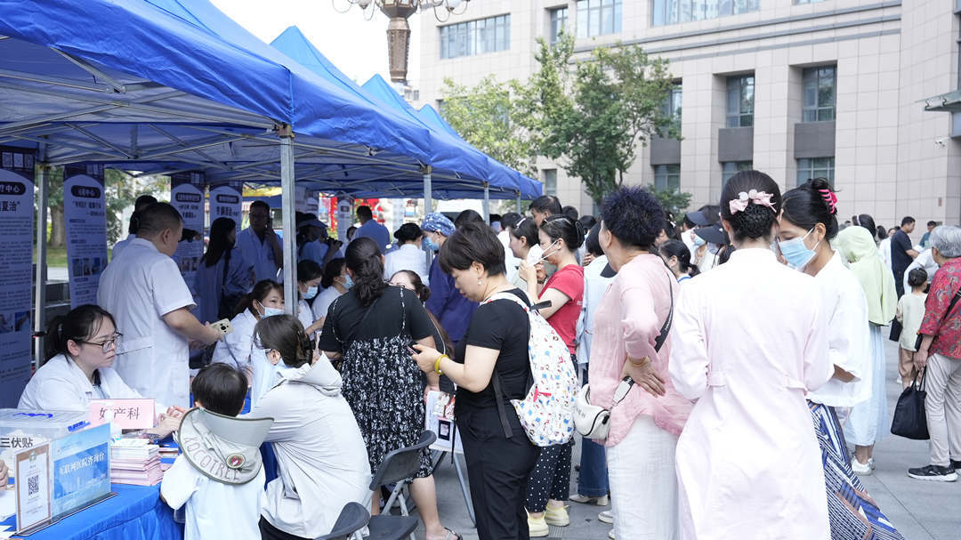 河南中医药大学一附院举办中医养生健康义诊活动