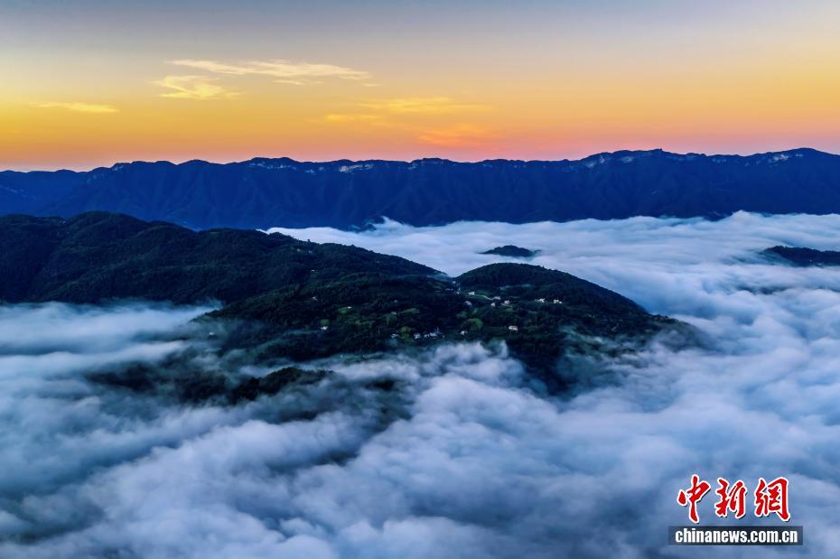 湖北宜都:金霞破晓 云海漫山