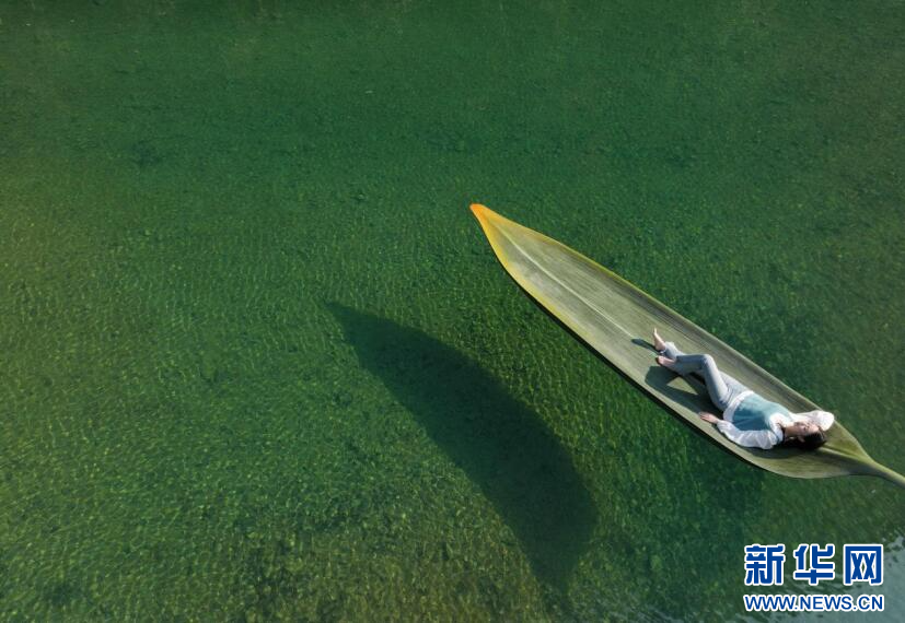 湖北鹤峰：秘境之旅船在空中漂