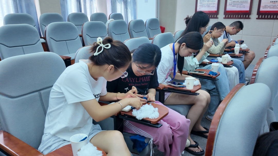 河南镇平：虎头布艺“跃”指尖
