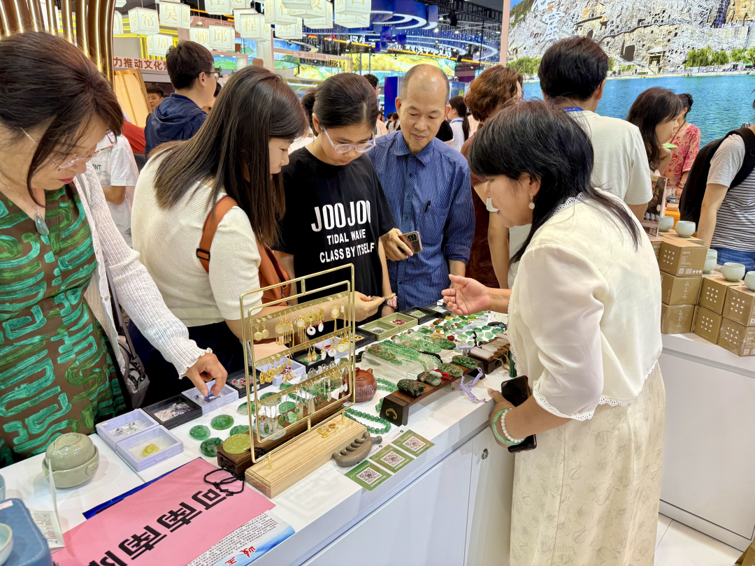 河南镇平玉雕亮相第二十一届深圳文博会