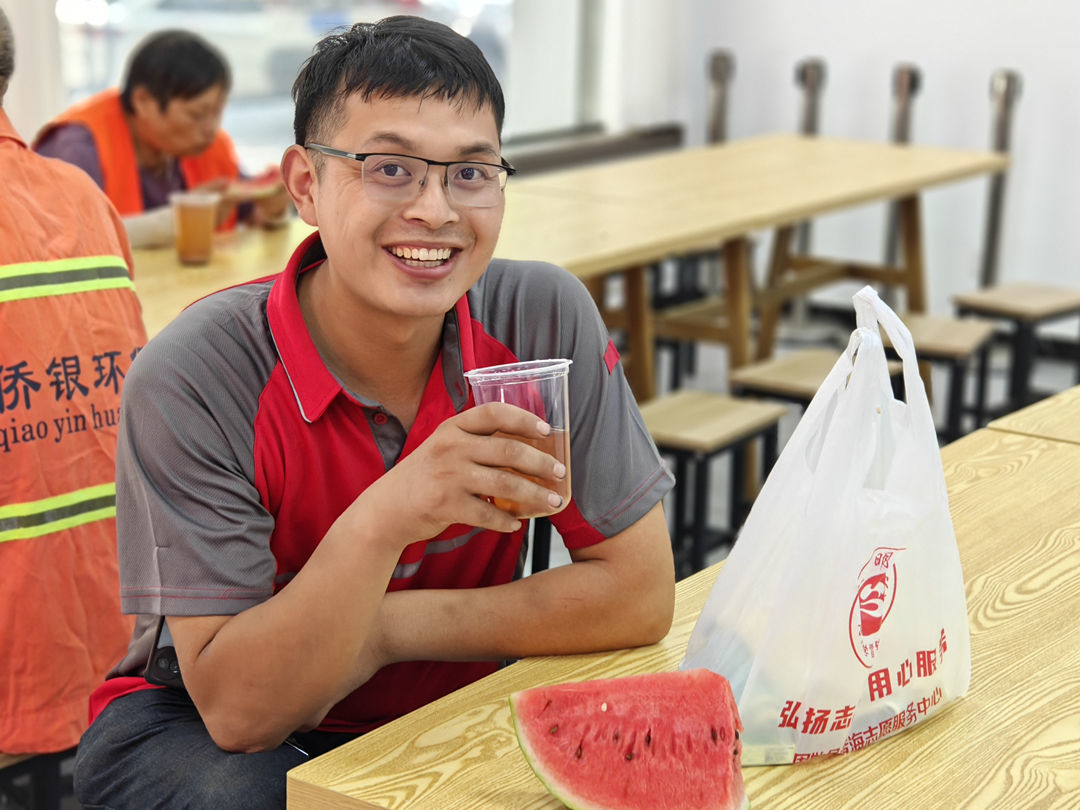 河南固始：“清凉行动”织就劳动者关爱网