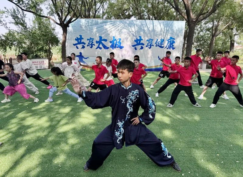 跨越千里的体育之约 豫哈青少年体育夏令营收官