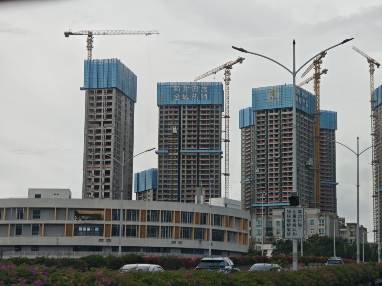 新政为深圳楼市“再添一把火”:带看量和成交量大增,部分楼盘仍保留优惠折扣
