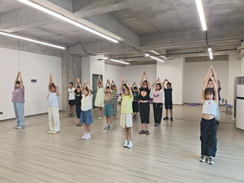“雷锋故里”出新招 暑期“官方带娃”受欢迎
