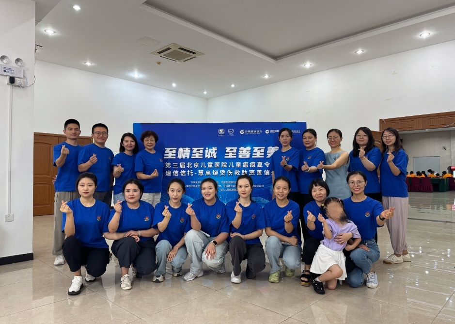 记者手记：在瘢痕里长出“他们的光”