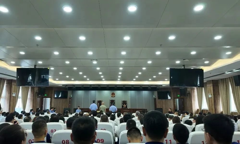 一骨科主任10年受贿1338万元被诉