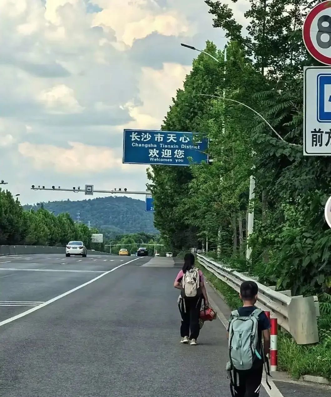 41岁男子带两娃从深圳走路到长沙，全程800多公里历时31天！本人最新回应