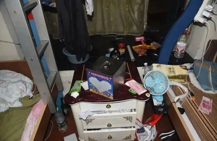 小伙辛苦存钱，一夜变成“练功券”？嫌疑人竟是室友，警方：已刑拘