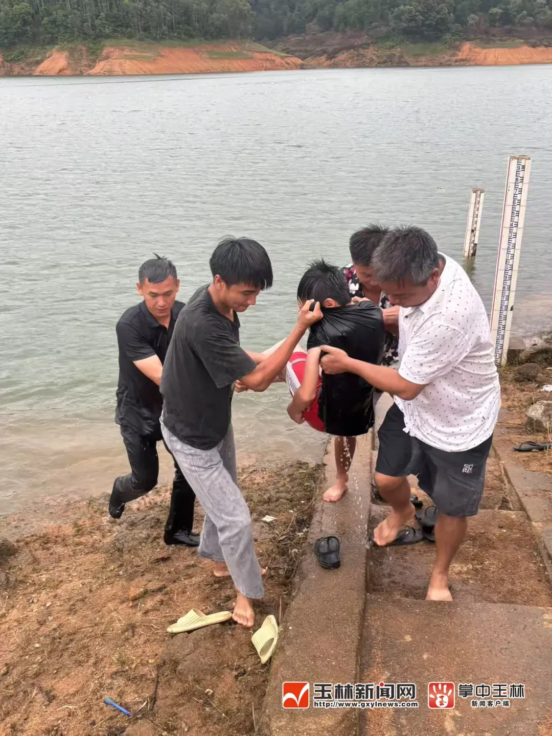 事发玉林！休假军人“生死时速”救起落水男孩