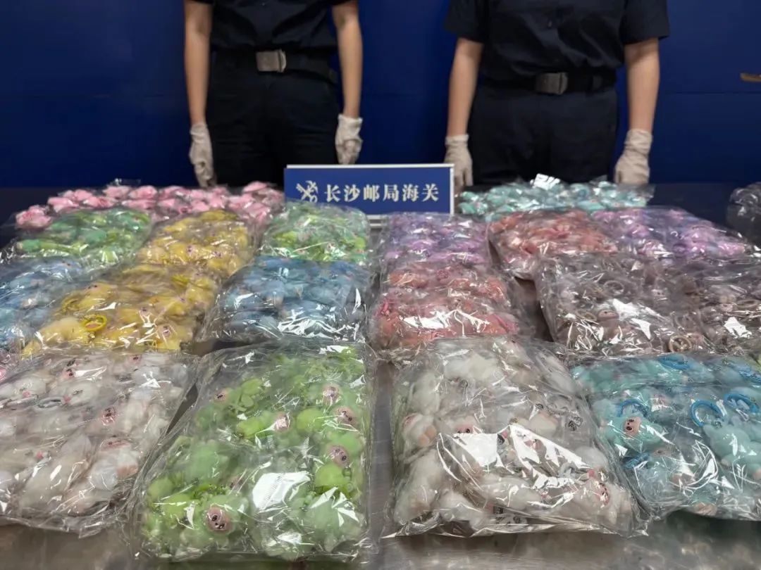 迷你版LABUBU正版还未发售，盗版“先行一步”？律师解读