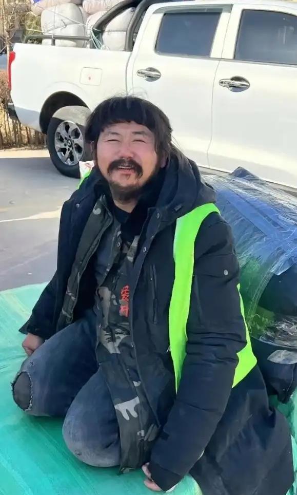 宁夏“跪行巨人”胡雷驰援贵州榕江：将捐赠万斤大米、方便面和矿泉水各500箱