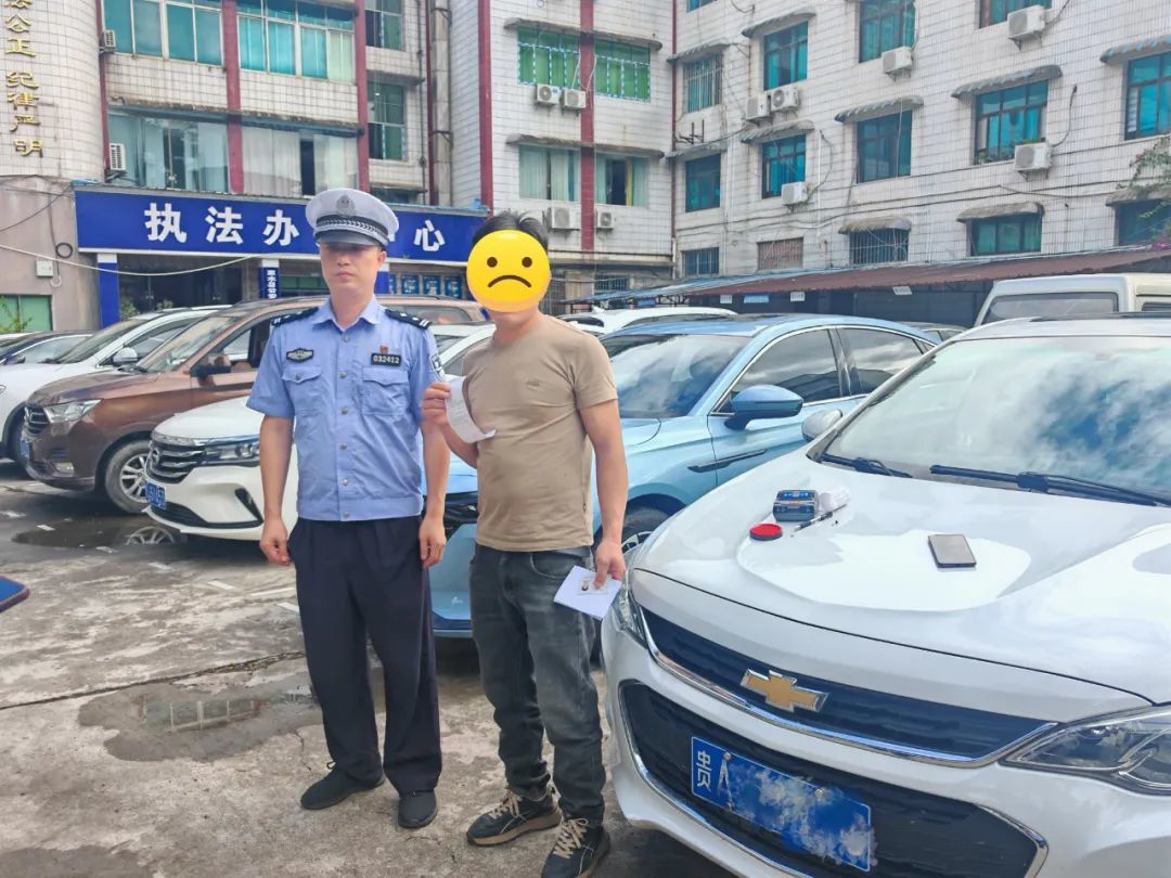女子上网炫丈夫无证驾驶！交警：必须安排！