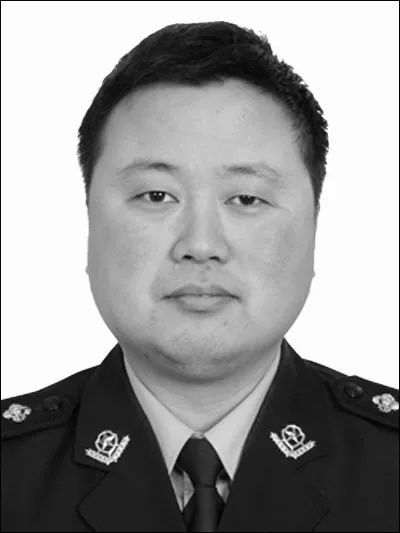55岁民警倒在执勤岗位上，一生破案千起
