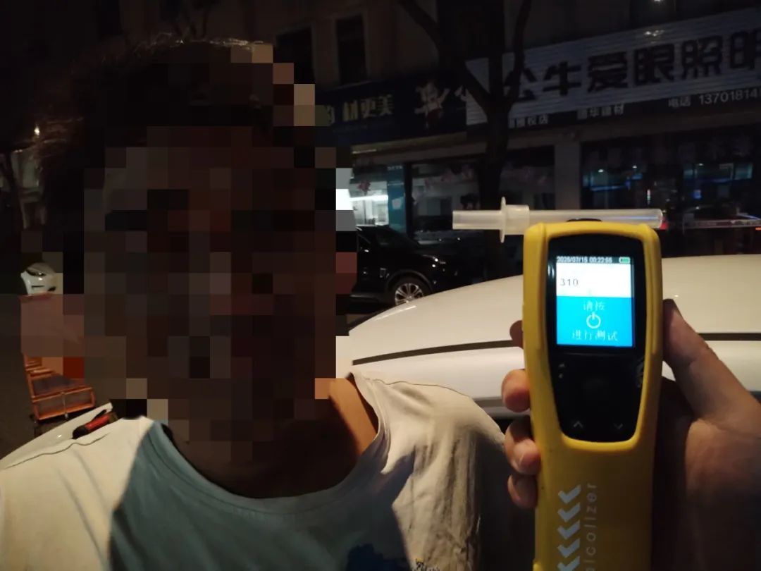 上海一男子凌晨醉驾，超高数值震惊众人