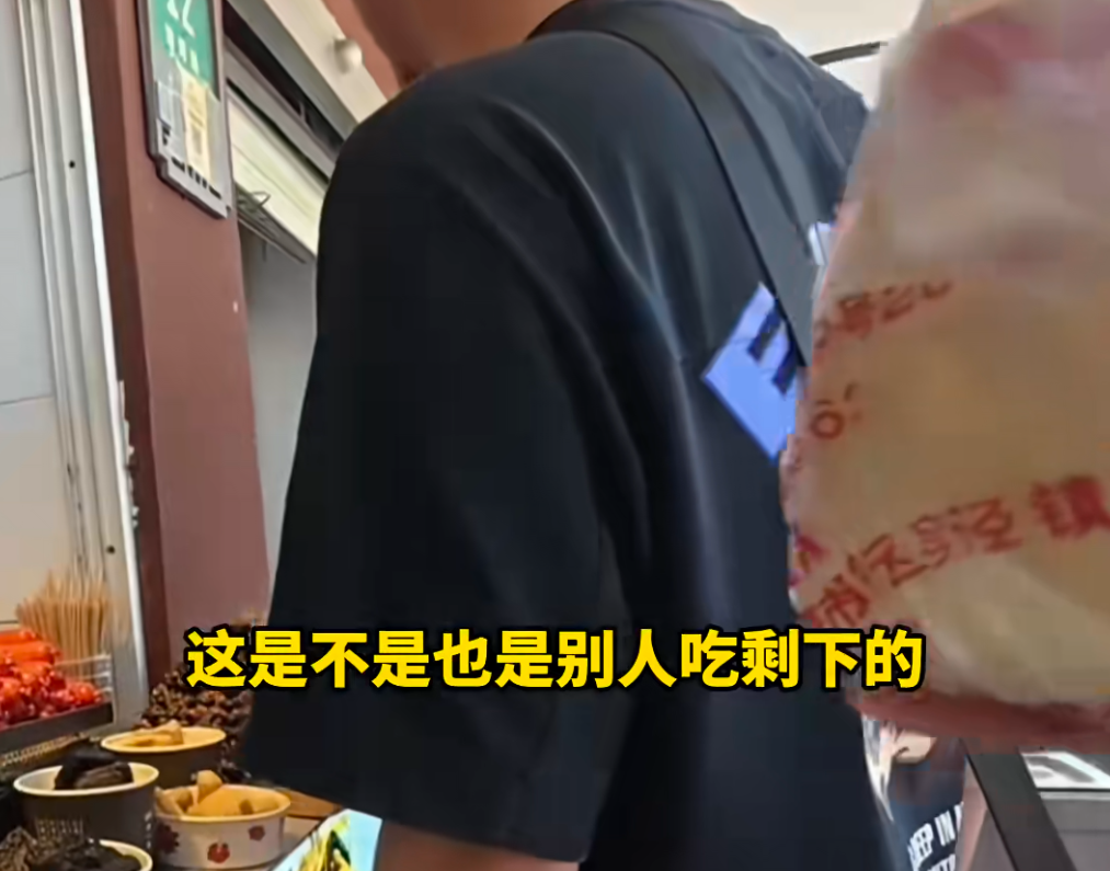 “我吃的是不是别人剩的？”顾客质疑餐馆剩饭重炒，当地市监回应