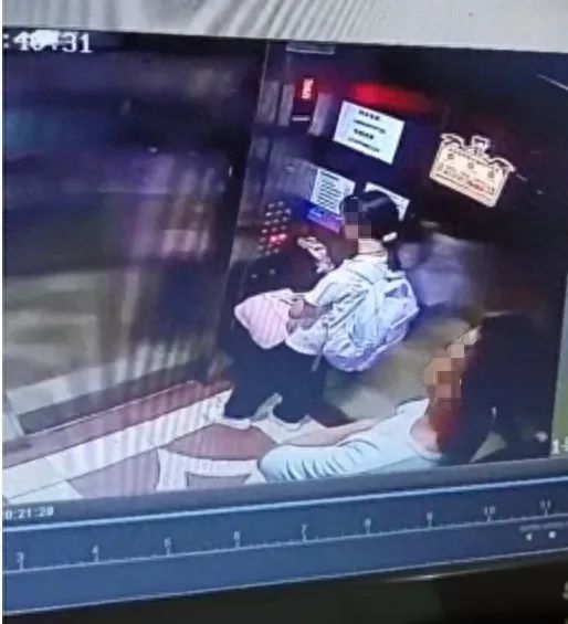 小女孩被成年男子尾随进电梯还跟出楼道？女孩呼叫后家长报警！社区：非人贩子