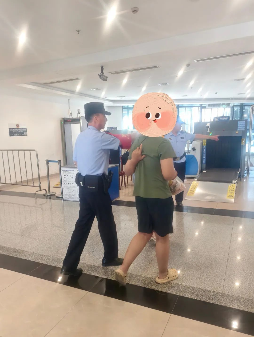 “我家在上海迪士尼乐园”！15岁男孩独自乘坐火车，一句话被民警拦下