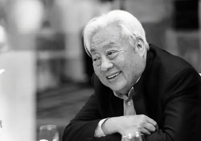 闫妮发文悼念朱龙广：永远严厉又风趣的佟老爹；两人曾在《武林外传》中饰演父女