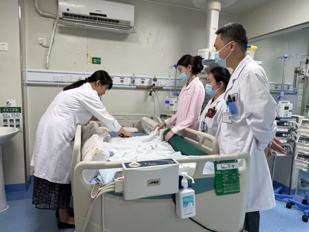 深圳10个月大婴儿一次普通发烧，突变急性肝衰竭！只因家长这个做法……