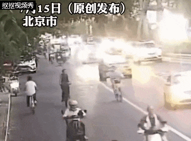 14岁少女遭男子疯狂别车 警方：李某某(男，42岁)行拘