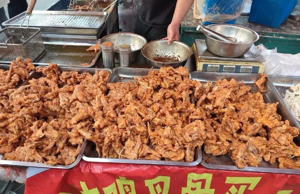 遍布济南大街小巷，这种街边美食为啥都是“买一斤送半斤”？