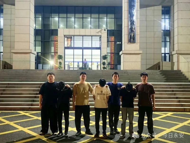 多名男子向小学生借电话手表，别有目的！警方已全部抓获！