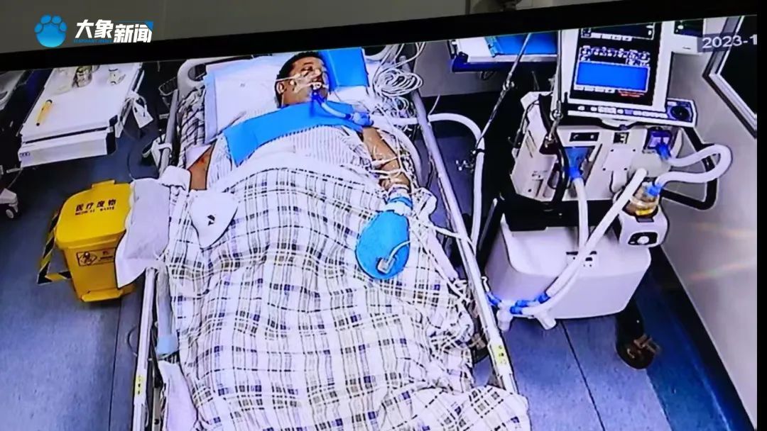 交警驾车追缉违章货车10公里，货车司机慌乱之下撞残路人被判全责！被撞人家属称交警也应负责，律师解读