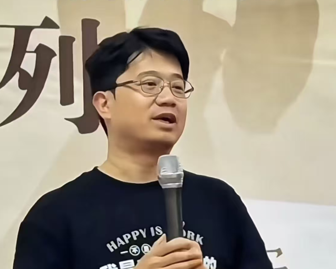 “不许对老师说你爸是谁”！作家马伯庸自曝送儿子上作文班：我真的没法教