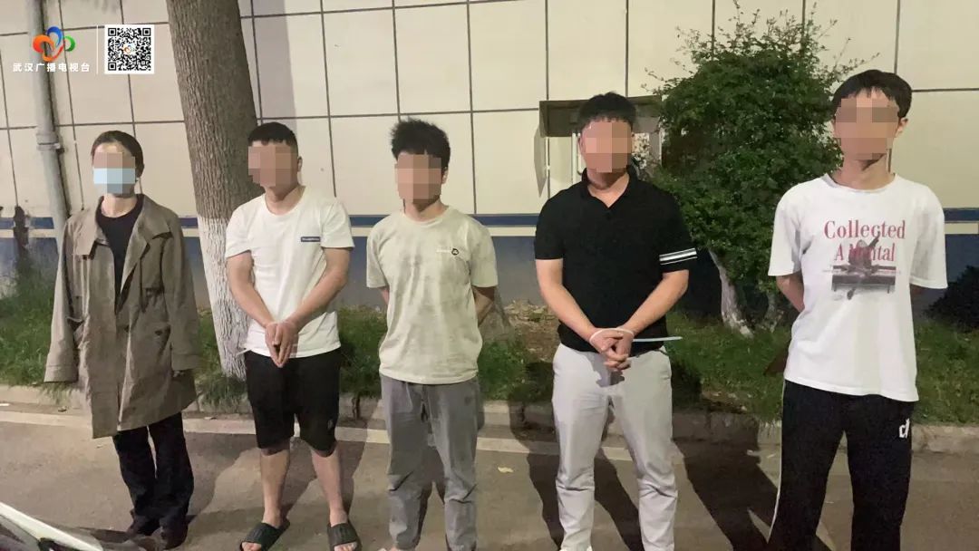 破门而入！武汉警方一举抓获32名“白富美”