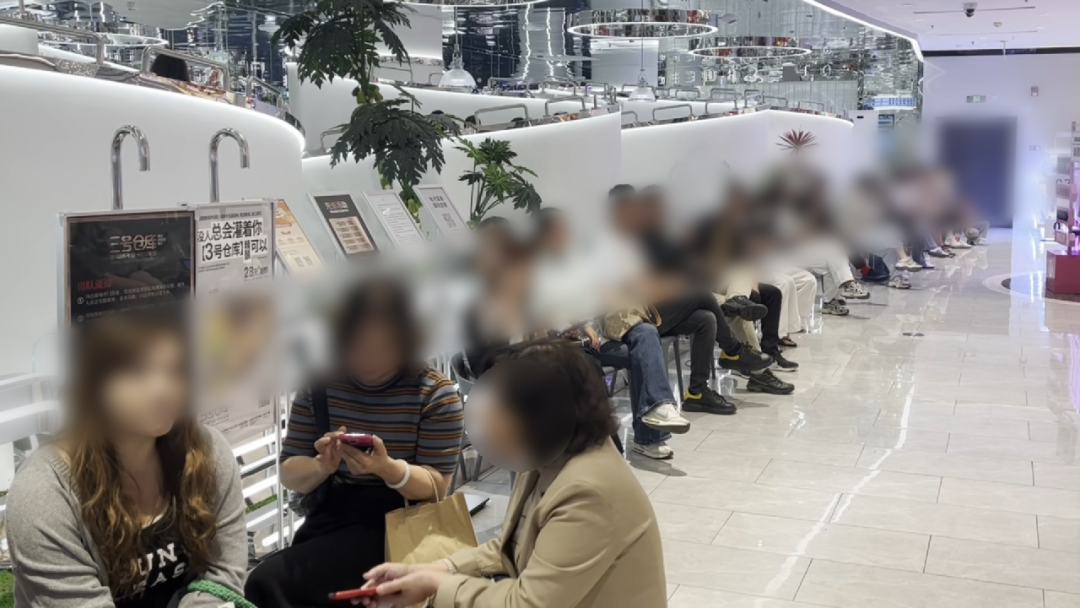 一个等位号被炒到300元？上海多家网红餐厅被他们盯上，警察已带走好几个，多方紧急提醒