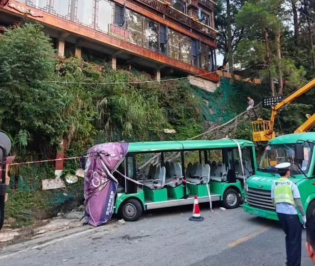 贵州一景区观光车失控致游客受伤？当地：多个部门正在联合处置中