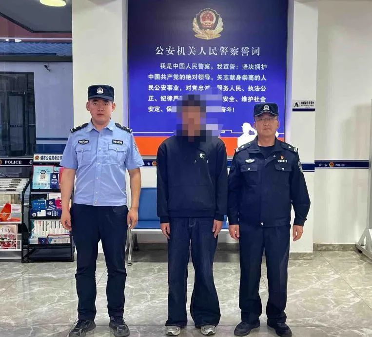 24岁男子为寻求刺激，在商场内偷拍女性裙底，被行政处罚