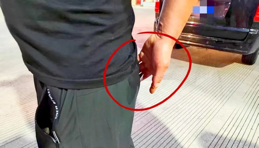 离谱！浙江宁波一男子钓鱼前遭遇“连环钩”，臀部、手指均“中招”