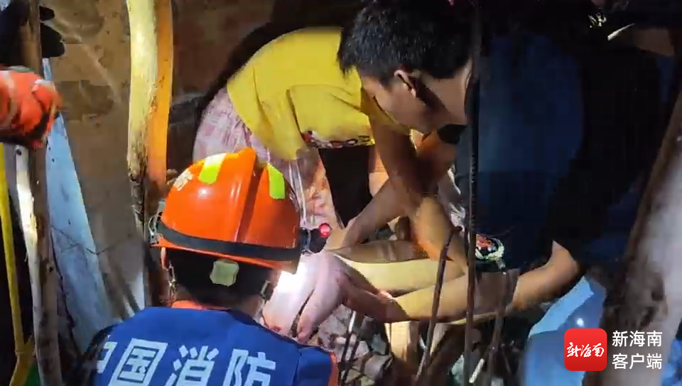 危险!女子从楼上摔落钢筋扎入身体……