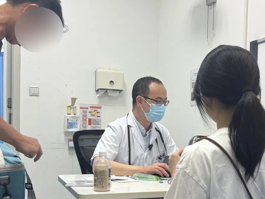 常年爆满！不少家长求加号，医生心疼：有人干预太晚了