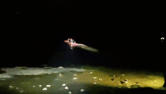 深夜救援！民警泥潭中挽救三条生命​！