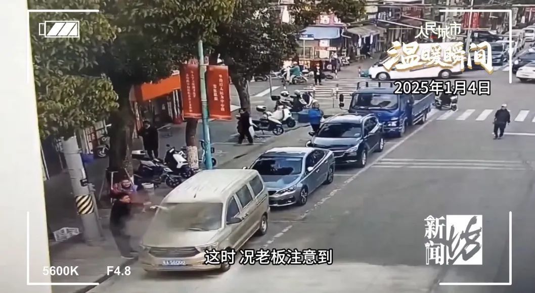 上海一小区啥情况？水果店、水饺店、理发店、旅馆老板同时扑上去！