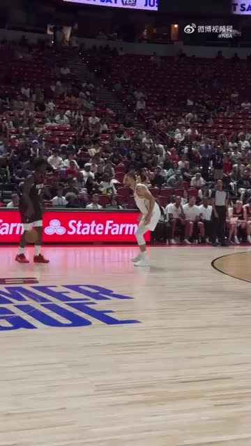 杨瀚森NBA首秀表现不错！上半场8分2篮板2助攻2封盖