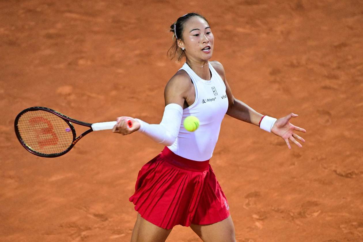 晋级四强！WTA1000罗马站 郑钦文2比0萨巴伦卡