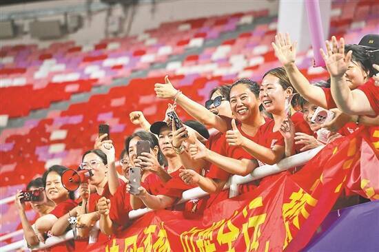 广东U16女足“一路生花”